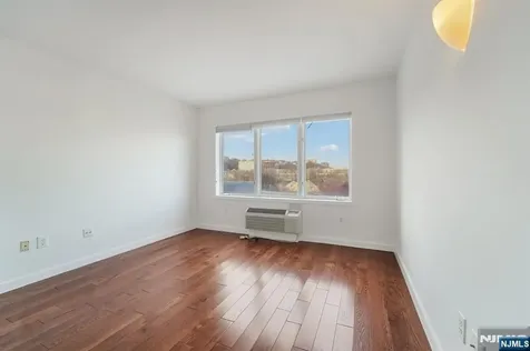 3118 City Place Edgewater NJ 07020