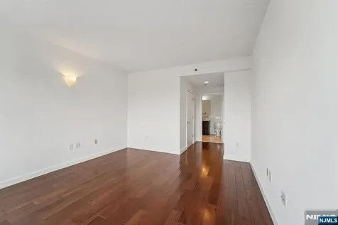 3118 City Place Edgewater NJ 07020