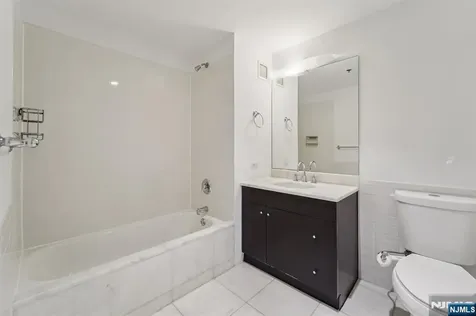 3118 City Place Edgewater NJ 07020