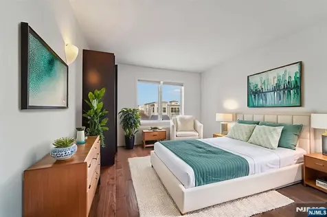 3118 City Place Edgewater NJ 07020