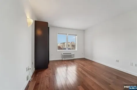 3118 City Place Edgewater NJ 07020
