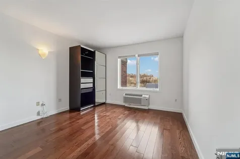3118 City Place Edgewater NJ 07020