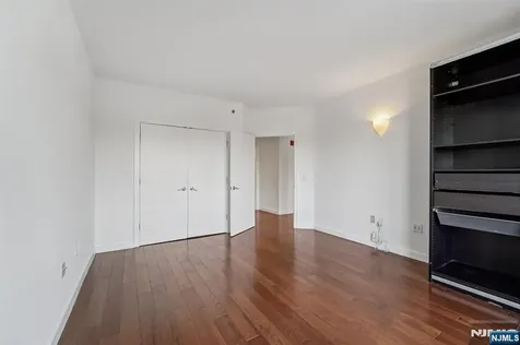 3118 City Place Edgewater NJ 07020