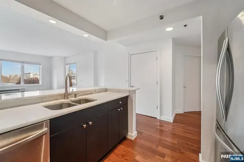 3118 City Place Edgewater NJ 07020