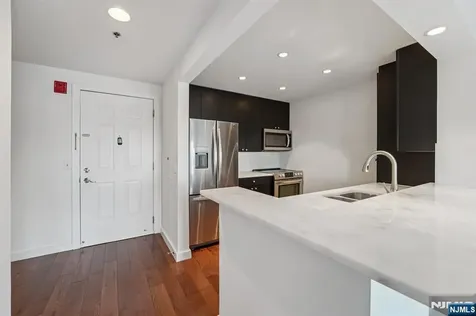 3118 City Place Edgewater NJ 07020