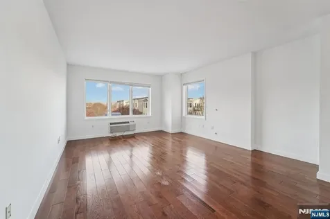 3118 City Place Edgewater NJ 07020