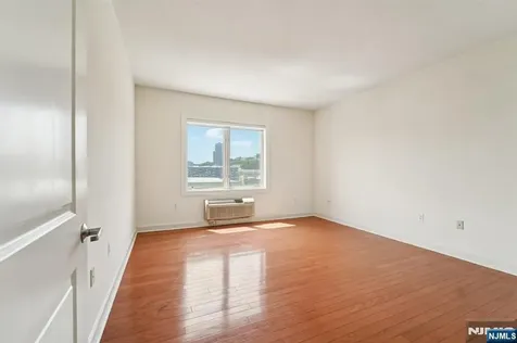 5311 City Place Edgewater NJ 07020