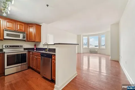 5311 City Place Edgewater NJ 07020