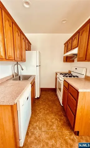 419 Lake Avenue Lyndhurst NJ 07071