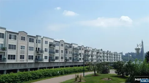 129 The Promenade Edgewater NJ 07020