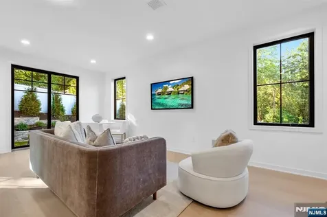 23 Fey Place Oradell NJ 07649