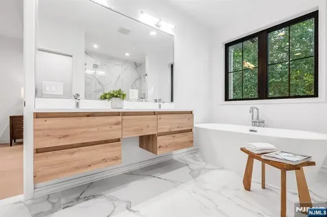 23 Fey Place Oradell NJ 07649