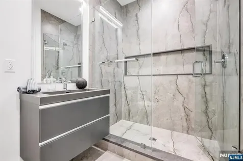 23 Fey Place Oradell NJ 07649