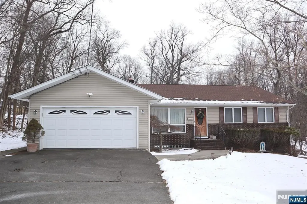 97 Squaw Brook Road North Haledon NJ 07508