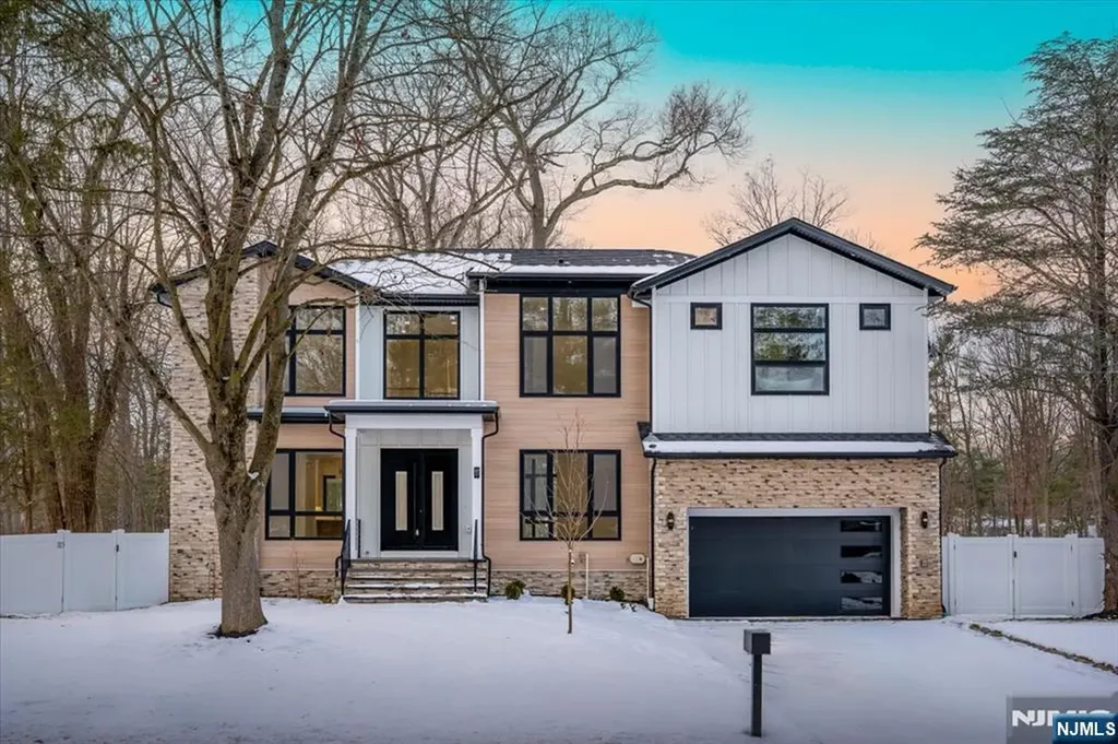 83 Falcon Road Livingston NJ 07039