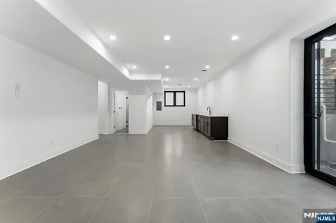 83 Falcon Road Livingston NJ 07039