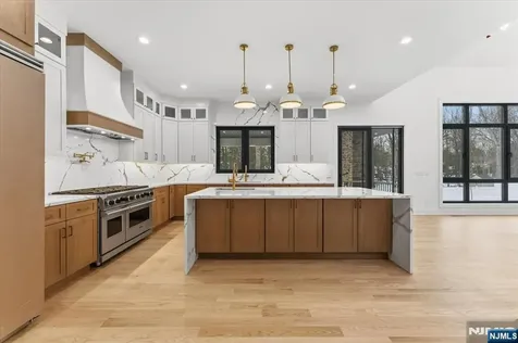 83 Falcon Road Livingston NJ 07039