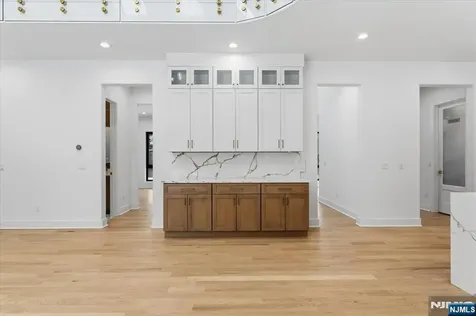 83 Falcon Road Livingston NJ 07039
