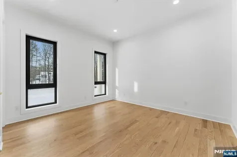 83 Falcon Road Livingston NJ 07039