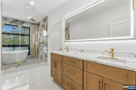 83 Falcon Road Livingston NJ 07039