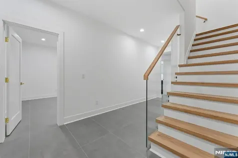 83 Falcon Road Livingston NJ 07039