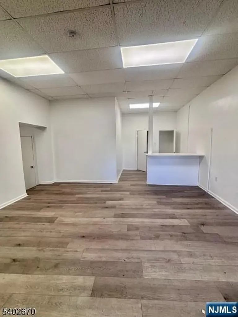 402 Hawthorne Avenue Newark NJ 07112