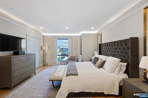 606 Undercliff Avenue Edgewater NJ 07020