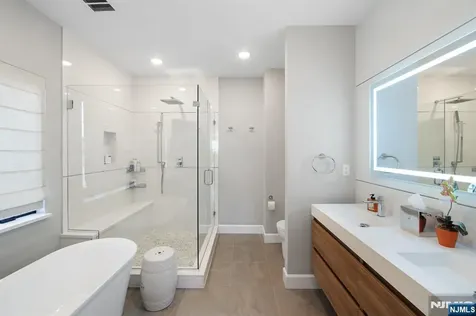 606 Undercliff Avenue Edgewater NJ 07020