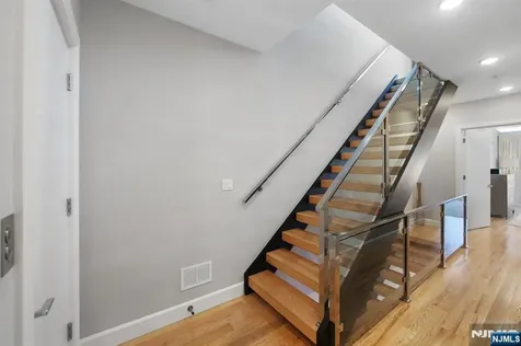 606 Undercliff Avenue Edgewater NJ 07020