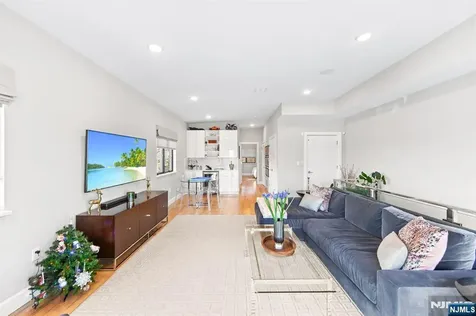 606 Undercliff Avenue Edgewater NJ 07020