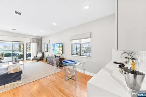 606 Undercliff Avenue Edgewater NJ 07020
