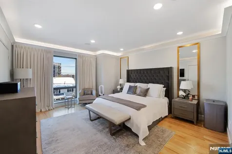 606 Undercliff Avenue Edgewater NJ 07020