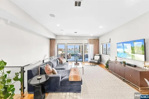606 Undercliff Avenue Edgewater NJ 07020
