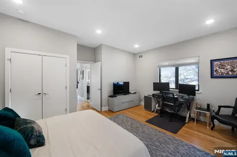 606 Undercliff Avenue Edgewater NJ 07020