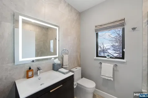 606 Undercliff Avenue Edgewater NJ 07020