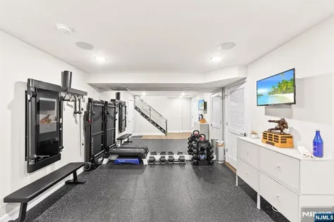 606 Undercliff Avenue Edgewater NJ 07020
