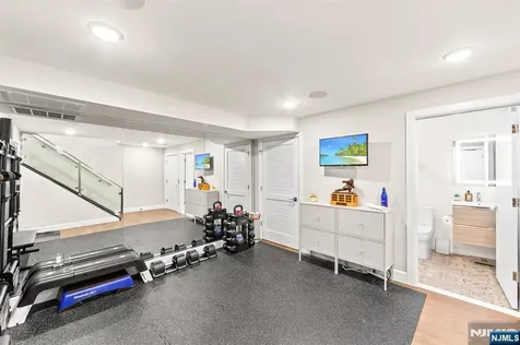 606 Undercliff Avenue Edgewater NJ 07020