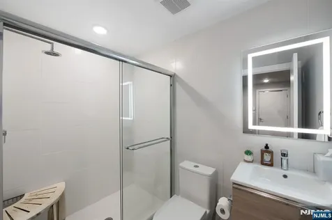 606 Undercliff Avenue Edgewater NJ 07020