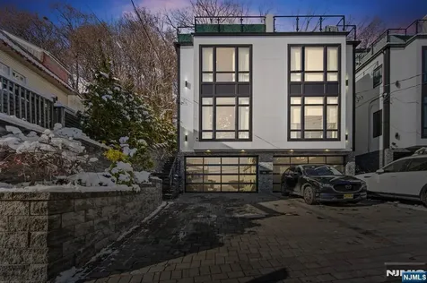 606 Undercliff Avenue Edgewater NJ 07020