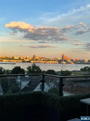 606 Undercliff Avenue Edgewater NJ 07020