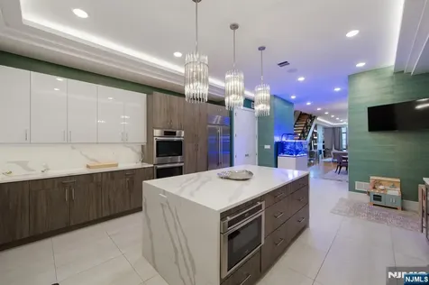606 Undercliff Avenue Edgewater NJ 07020