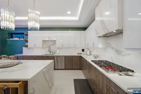606 Undercliff Avenue Edgewater NJ 07020