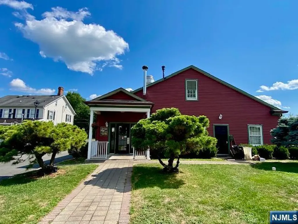 2085 Burnt Mills Bedminster NJ 07921