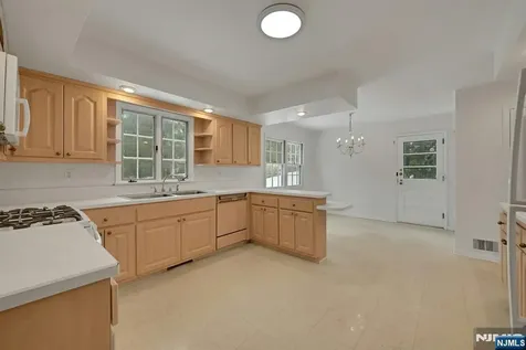 229 Allison Court Englewood NJ 07631