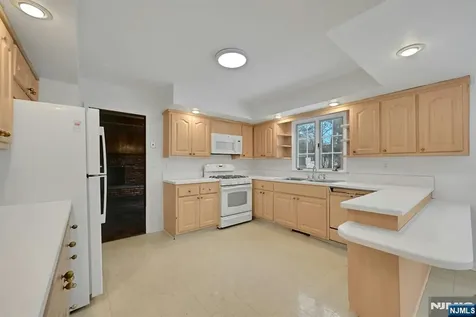 229 Allison Court Englewood NJ 07631