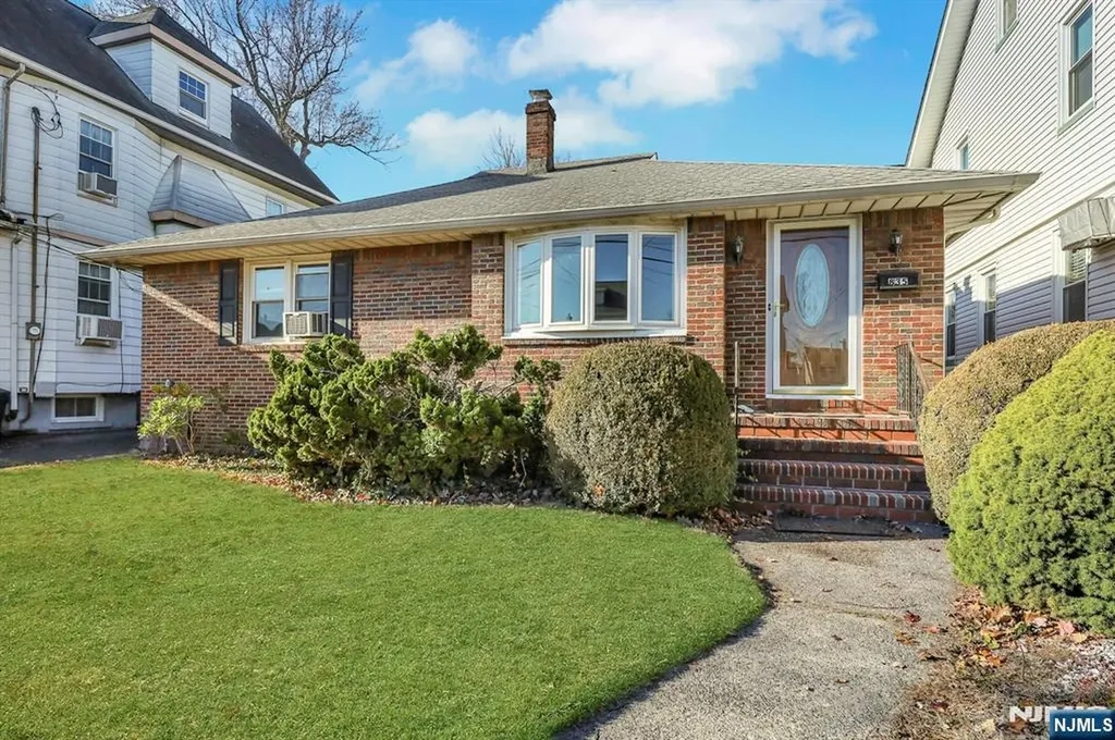 835 Chestnut Street Kearny NJ 07032