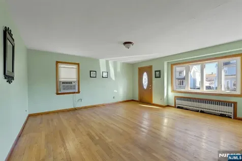 835 Chestnut Street Kearny NJ 07032