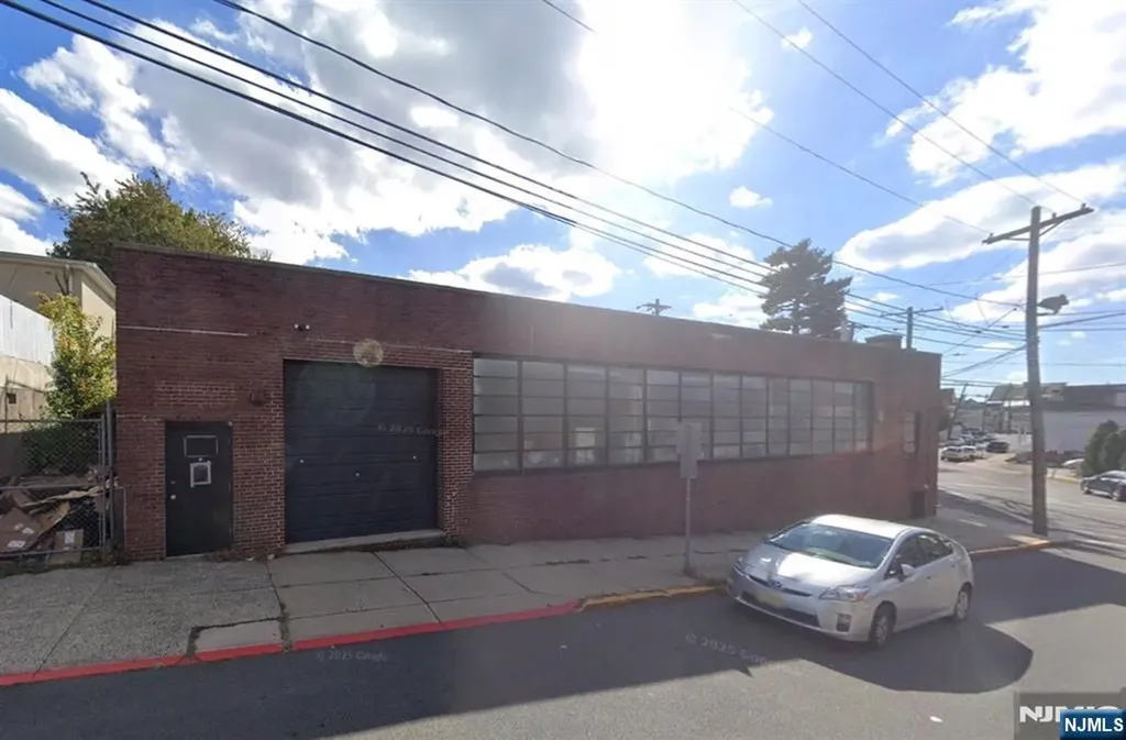 395 Henry Street Fairview NJ 07022