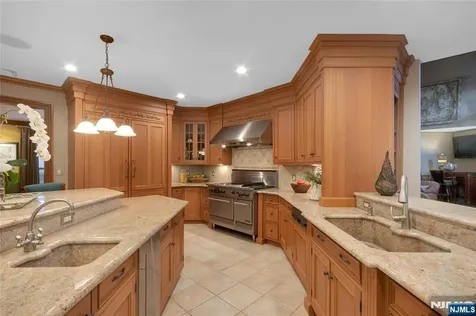 7 Finn Court Mahwah NJ 07430