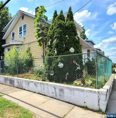 300-302 19th Avenue Paterson NJ 07504